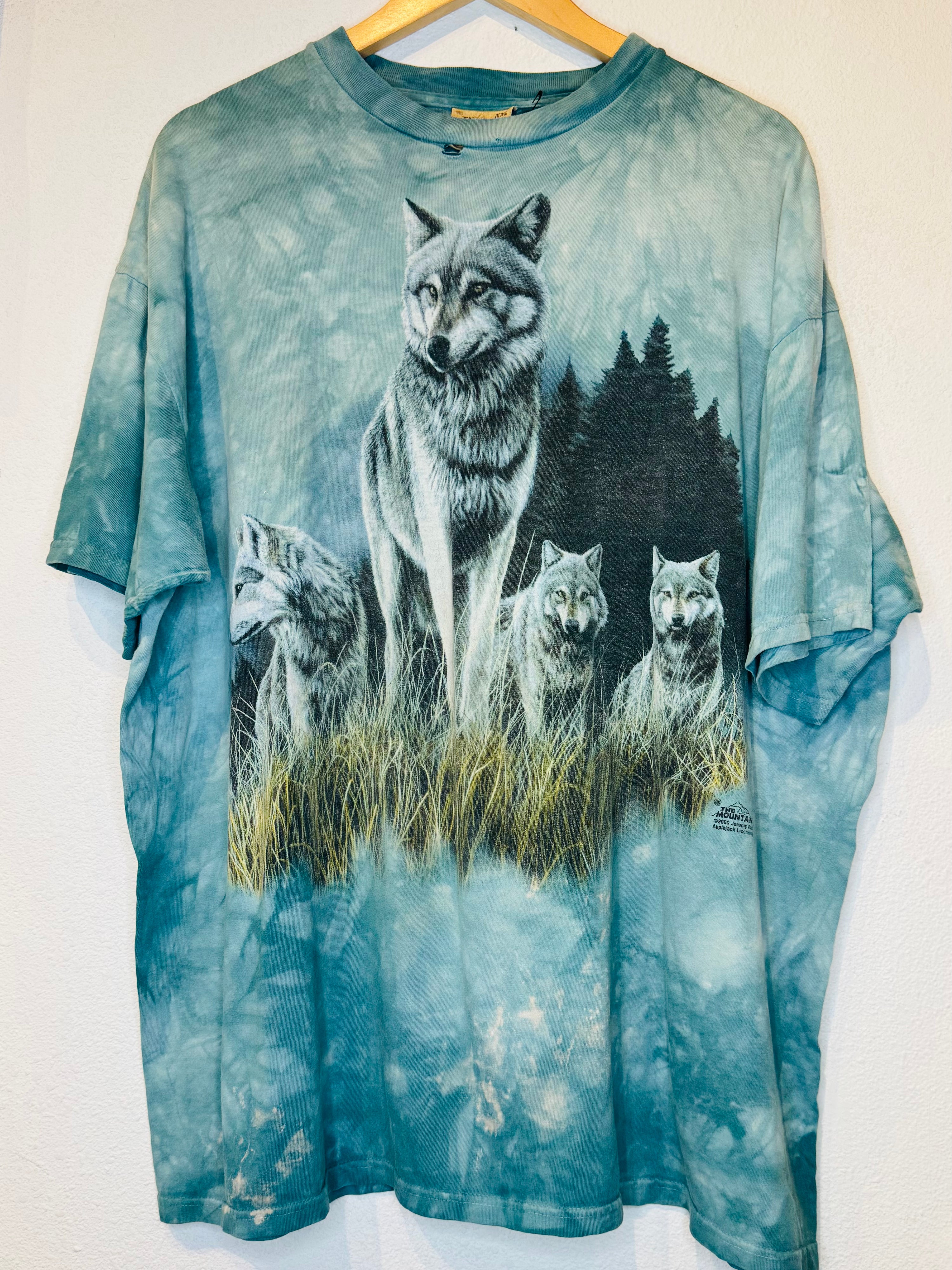 Wolves Grass Vintage Tee