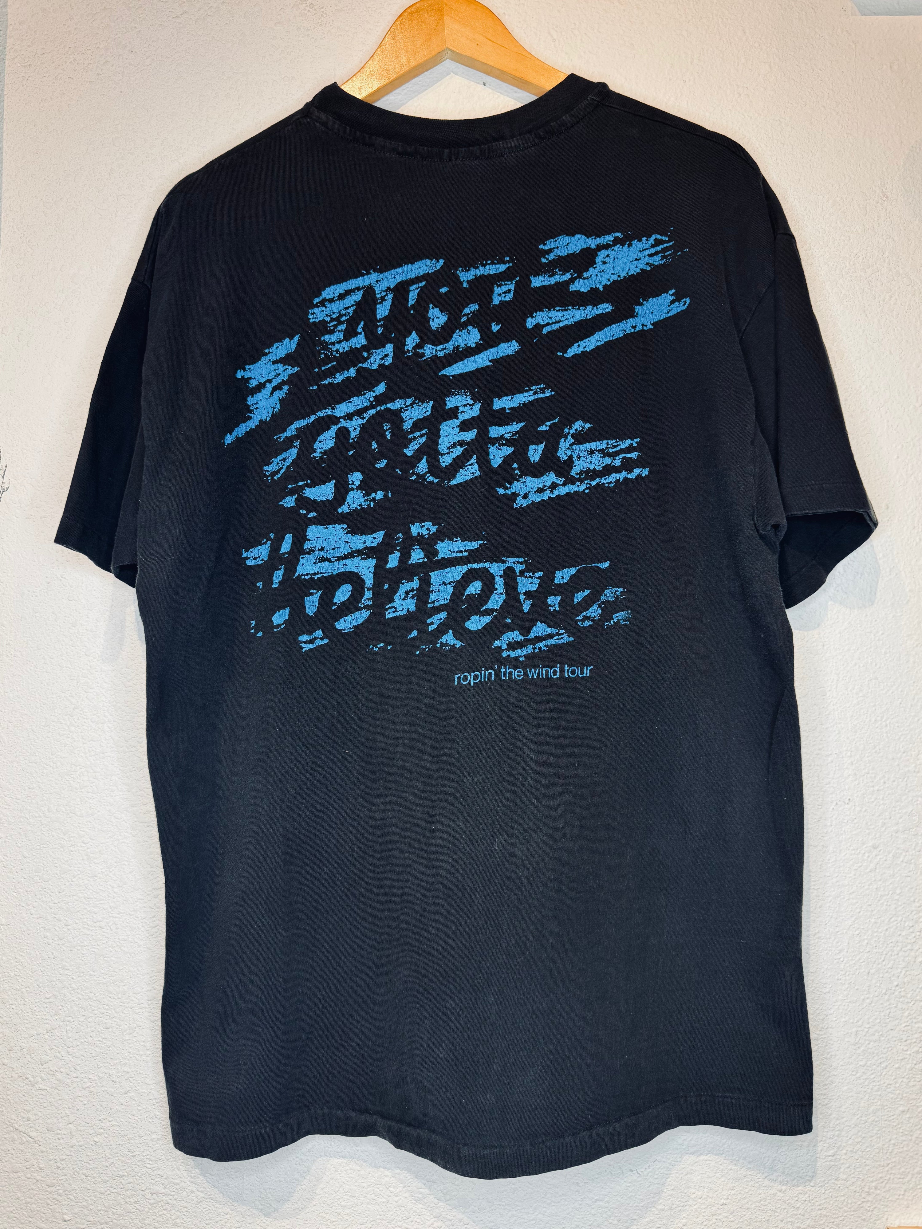 Garth Brooks Ropin the Wind Vintage Tee