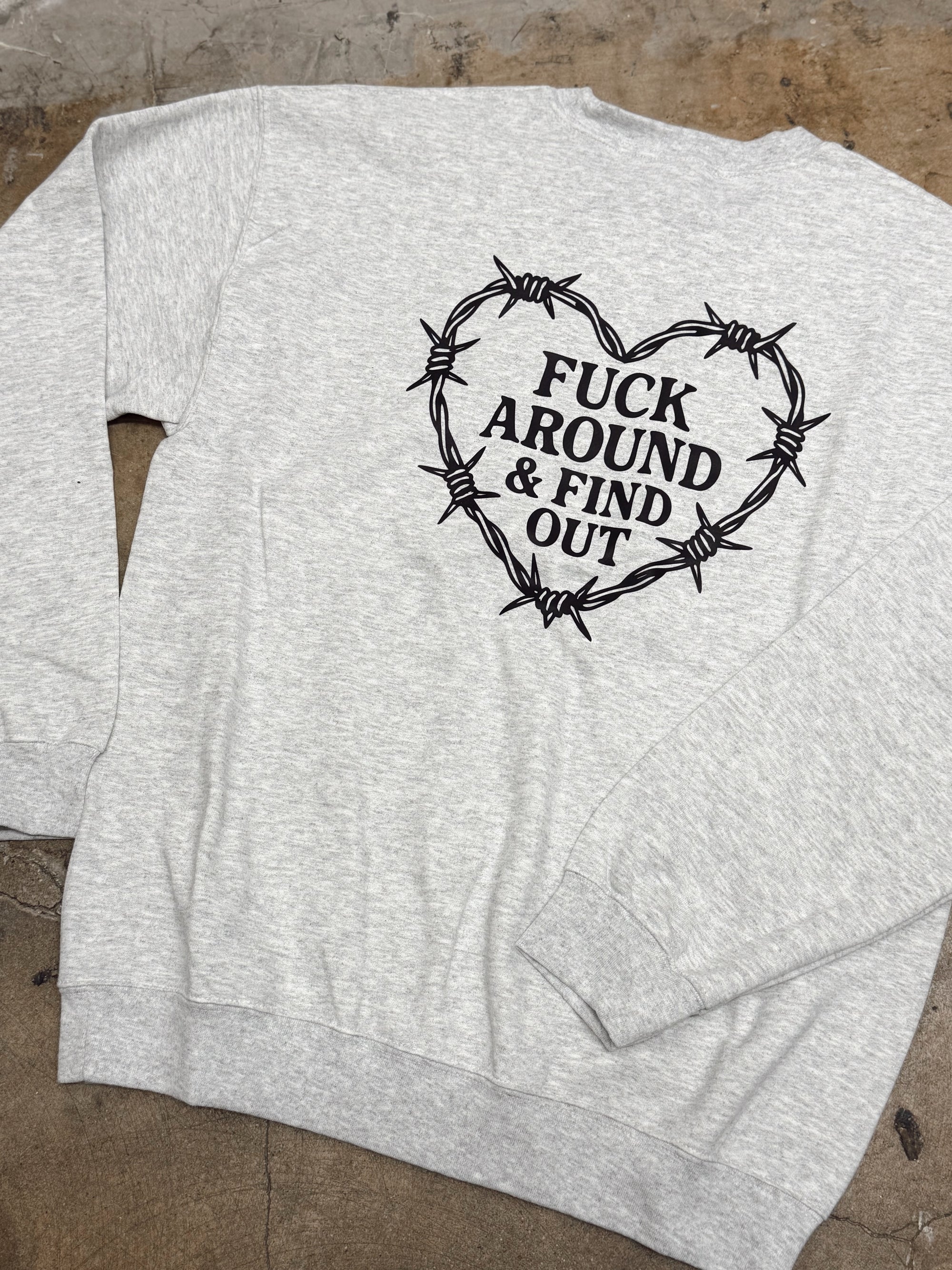 Find Out Shop Crewneck - Ash - Burnout