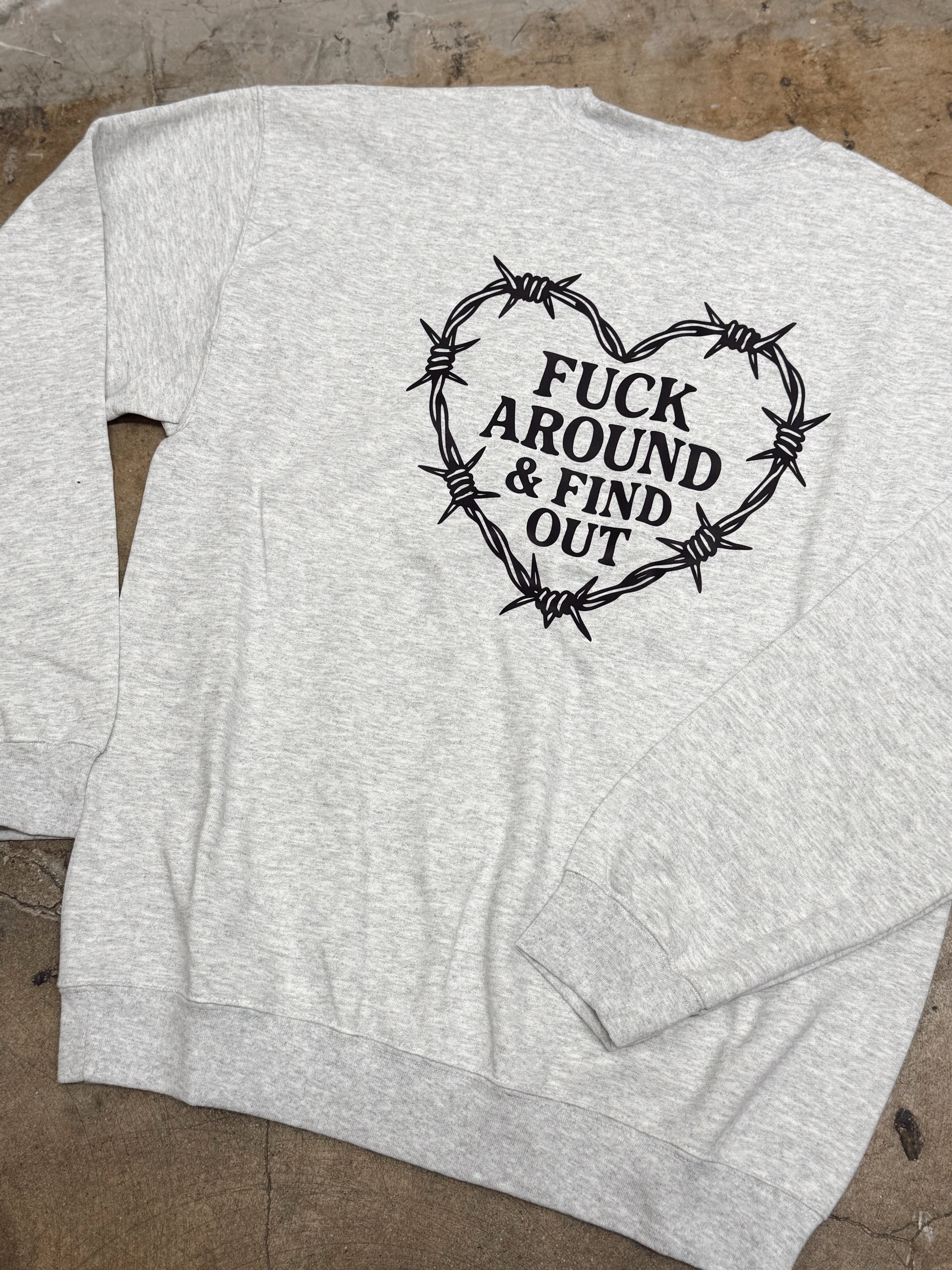 Find Out Shop Crewneck - Ash - Burnout